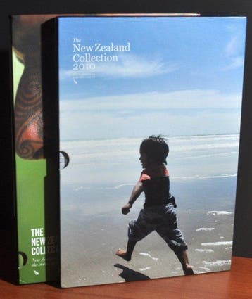 Nieuw-Zeeland 2010/2011 - 2 Nieuwe luxe Jaarboeken 2010 en, Gestempeld