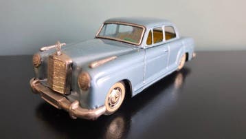 Bandai - Blikken speelgoed - Mercedes 220, Unboxed -