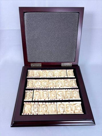 Authentic Models - Speelgoed Set gegraveerde dominostukken