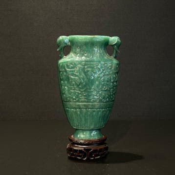 Vaas - jadeïte, Hout - China - Qing Dynastie (1644-1911) -