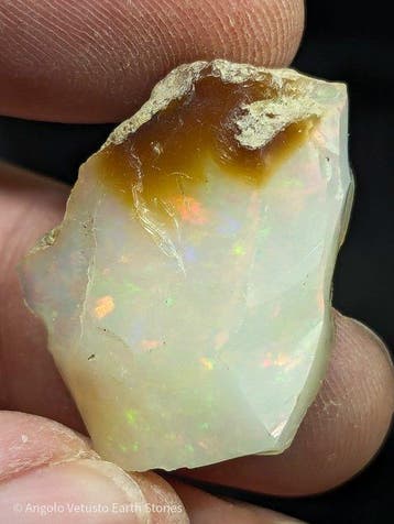 39,50 ct - Grote natuurlijke ruwe Welo edelopaal, met mooi