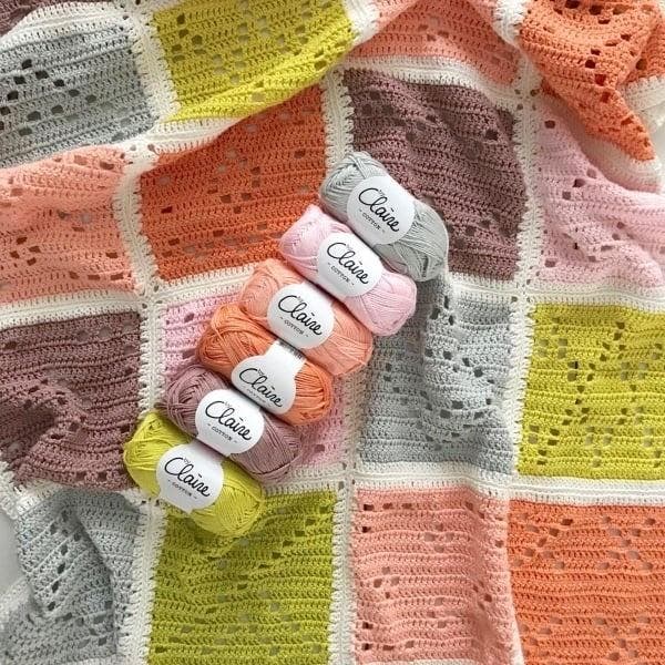 Haakpatroon byClaire Blokkendeken Ledikant Coral/Pink, Hobby en Vrije tijd, Breien en Haken, Breien of Haken, Nieuw, Wol of Garen