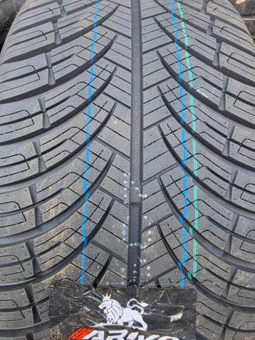 225/40r18 92W XL All seasons 2 nieuwe banden, Ophalen, 18 inch, Nieuw, All Season