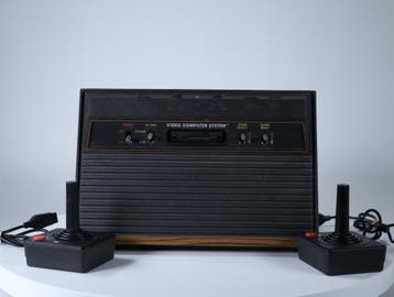Atari 2600 - Console - 2600 Woody (CX-2600 AP), Spelcomputers en Games, Spelcomputers | Atari, Ophalen of Verzenden, Nieuw