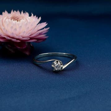 Witgouden solitairring met diamant; 0,10 ct., Sieraden, Tassen en Uiterlijk, Gebruikt, 19 tot 20, Ophalen of Verzenden, Met edelsteen
