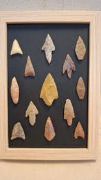 Afrika Steen archeologisch neolithisch pijlpunt veelkleurige, Verzamelen, Mineralen en Fossielen