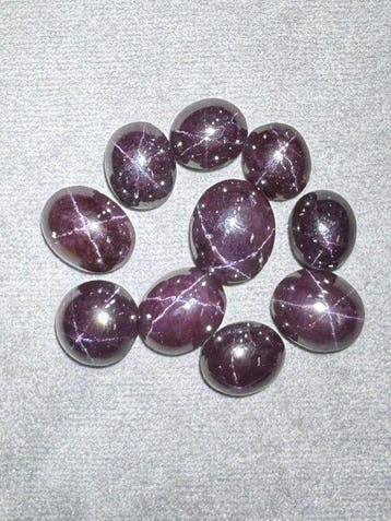 Set van 10 cabochons van Sterren-granaat - 75,50 karaat