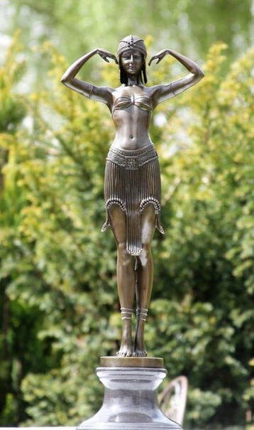 sculptuur, xxl scarab lady in brons - 75 cm - bronze and