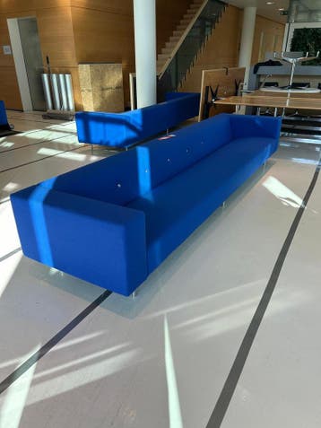 4x Moooi Bottoni Sofa (4-zits) Blauw Als nieuw, 300 cm of meer, 75 tot 100 cm, Zo goed als nieuw, Stof