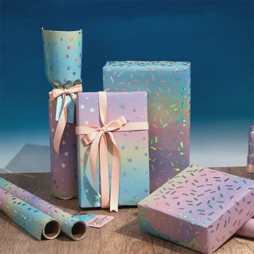 Feestelijk Regenboog Cadeaupapier met Sterren & Stippen - 43, Diversen, Verzenden, Nieuw