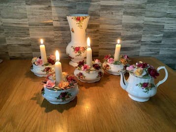 Collectie van memorabilia - Decoratieve set van botporselein