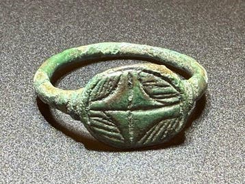 Middeleeuwen, kruisvaardersperiode Brons Prachtige ring met, Antiek en Kunst