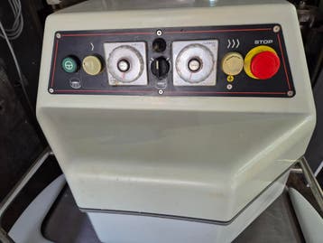 VMI 80 SCF deeg kneed machine in veiling, Gebruikt, Bakkerij en Slagerij