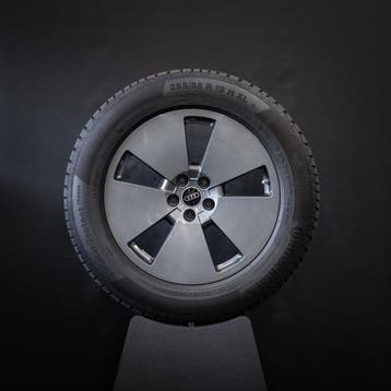 Q8 Etron 19 inch Velgen Winterbanden Origineel, 19 inch, Gebruikt, 255 mm, Banden en Velgen