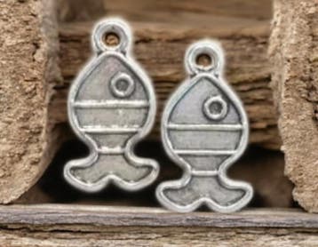 2 x Metalen bedel visje, antiek zilverkleur afm. 21mm, Ophalen of Verzenden, Nieuw, Bedel