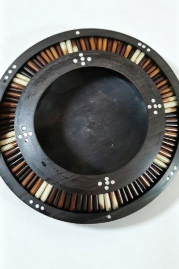 African black wood inlaid porcupine quill round storage box, Antiek en Kunst