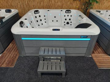 Hoge kwaliteit spas / Jacuzzis, familiebedrijf, Nieuw