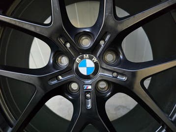 BMW 1 serie F40 F70 2 serie 18 inch 554M winterbanden UNIEK, Auto-onderdelen, 18 inch, Banden en Velgen, Nieuw, Personenwagen