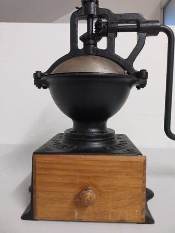 Peugeot Frères - Koffiemolen - Smeedijzer