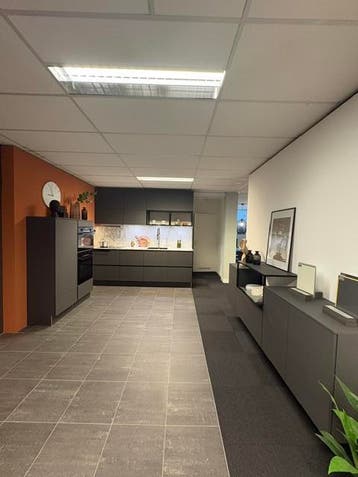 Minimalistische moderne keuken met een grafiet meubel, Ophalen, Zo goed als nieuw, Dubbelwandige keuken