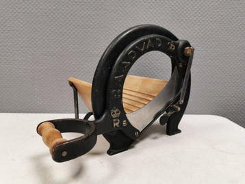 Raadvad - Ove Larsen - Broodsnijmachine - Model 294 -
