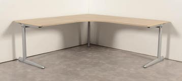 Hoekbureau Ahrend - 240 x 300, Huis en Inrichting, Bureaus, Ophalen of Verzenden, Nieuw