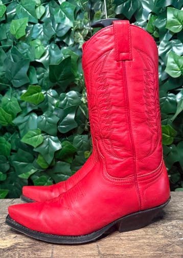 bijna Nieuwe prachtige laarzen van sendra maat 38, Kleding | Dames, Schoenen, Nieuw, Ophalen of Verzenden, Rood, Hoge laarzen