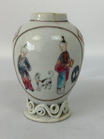 Yongzheng Canton Emaille Figuratieve Lotuszaadpot -