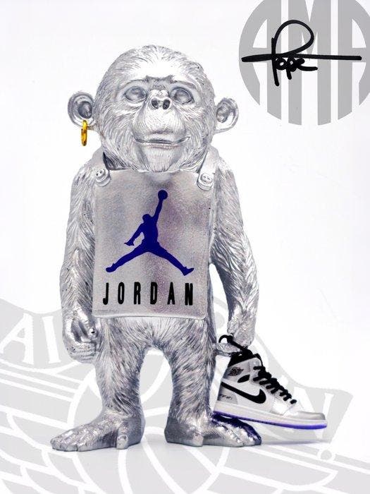 AMA • Pope (1985) - Air Jordan Chimp - Banksy & Air Jordan, Antiek en Kunst, Kunst | Designobjecten