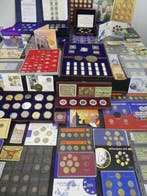 Wereld. Collection of coins/banknote/medals/euro inkl. pp