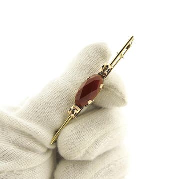 Antiek bicolor gouden broche met carneool, Gebruikt, Ophalen of Verzenden, Met edelsteen, Goud