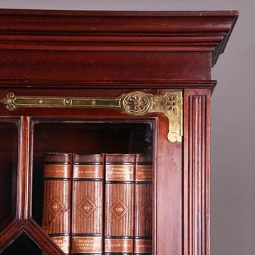 Boekenkast gemerkt Maple & Co 6 deuren 3 laden brons beslag, Ophalen of Verzenden