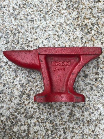 ERON - Werkgereedschap - Kleine gietijzeren aambeeld