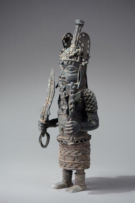 Een bronzen beeldhouwwerk - Hoera! - Benin - Nigeria, Antiek en Kunst, Kunst | Niet-Westerse kunst
