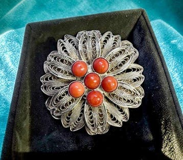 Zilver - Broche - Speld of hangertje van koraal