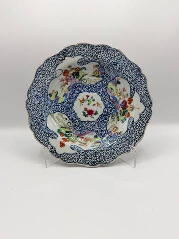 A Chinese Export Porcelain Famille Rose & Underglaze Blue