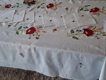 Prachtige voorjaars-handdoek met bloemen in vele kleuren die