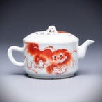 Oud Chinees Foo/Fu-hond theepot met gesigneerd gedicht, H*W: