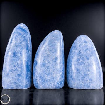Blauwe calciet-vrije vorm – Zachte elegantie in hemelse