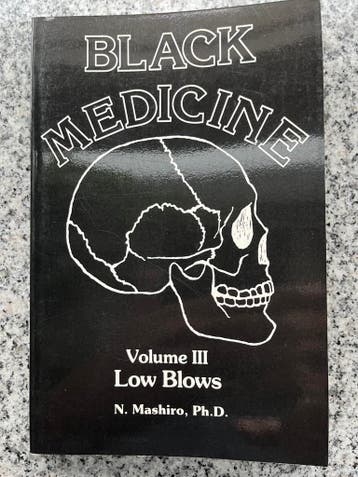 Black medicin – Low blows – Volume III, Boeken, Sportboeken, Gelezen, Verzenden, Vechtsport, N. Mashiro, Ph. D.