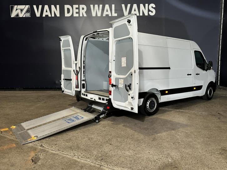 Renault Master 2.3 dCi 131pk L4H2 ** Laadklep ** Euro6 Airco, Auto's, Bestelauto's, Dealer onderhouden, Lease, Zwart, Handgeschakeld