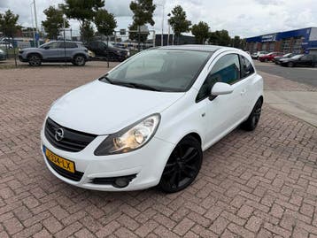 Opel Corsa 1.2 3D STOEL/STUURVW! NWE DBKETTING! NWE APK!, Auto's, Opel, Dealer onderhouden, Zwart, Leder en Stof, Wit