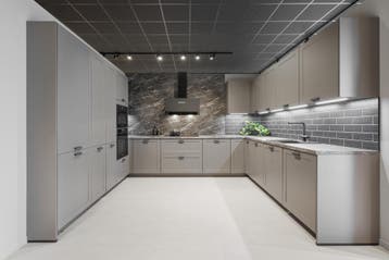 Showroomkeuken in U - opstelling, Ophalen, U-keuken, Nieuw, Hoogglans of Gelakt