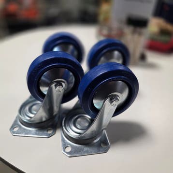 NIEUW !!  Set van 4  zwenkwielen 100 mm  met voetplaat 105x8, Ophalen of Verzenden, Nieuw