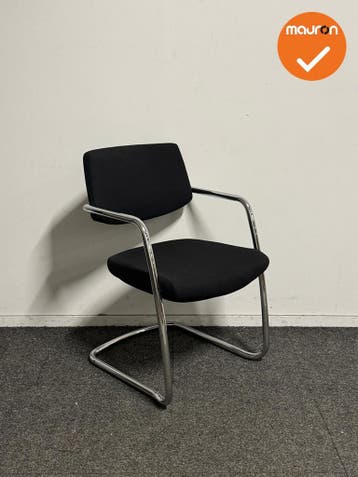 Markant Vergaderstoel - Zwart Gestoffeerd - Chroom Sledefram, Vergader- of Presentatieruimte, Ophalen of Verzenden, Gebruikt, Stoel