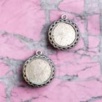 2 x Metalen cabochon houder 23 x 20 mm – tray Ø 14 mm –, Ophalen of Verzenden, Nieuw, Overige typen