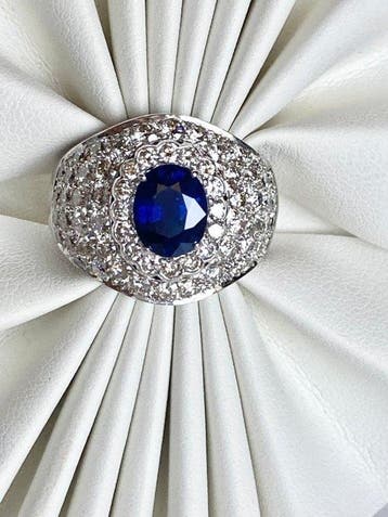 Statement ring - 18 karaat Witgoud - 4.50ct. tw. Saffier -