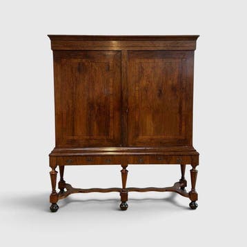 Kast op een standaard - Kruispootkabinet, Dutch barok
