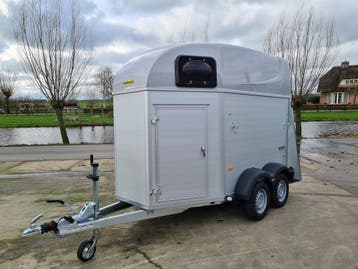 Humbaur Equitos Black/Silver Edition | Ruim op voorraad, Dieren en Toebehoren, Paarden en Pony's | Trailers en Aanhangwagens, Ophalen