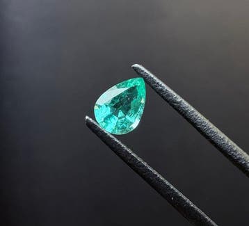 Zonder minimumprijs - 1 pcs Groen Smaragd - 0.58 ct -, Sieraden, Tassen en Uiterlijk, Edelstenen, Nieuw